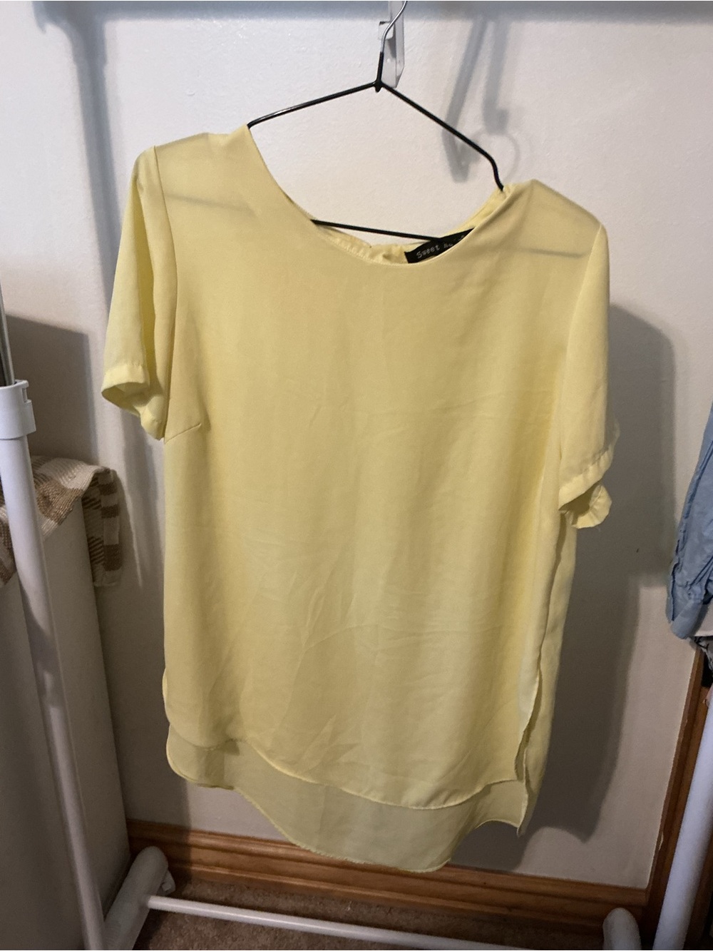 🙋🏻‍♀️Sweet Rain Pale Yellow Short Sleeve Layered-Hem Blouse